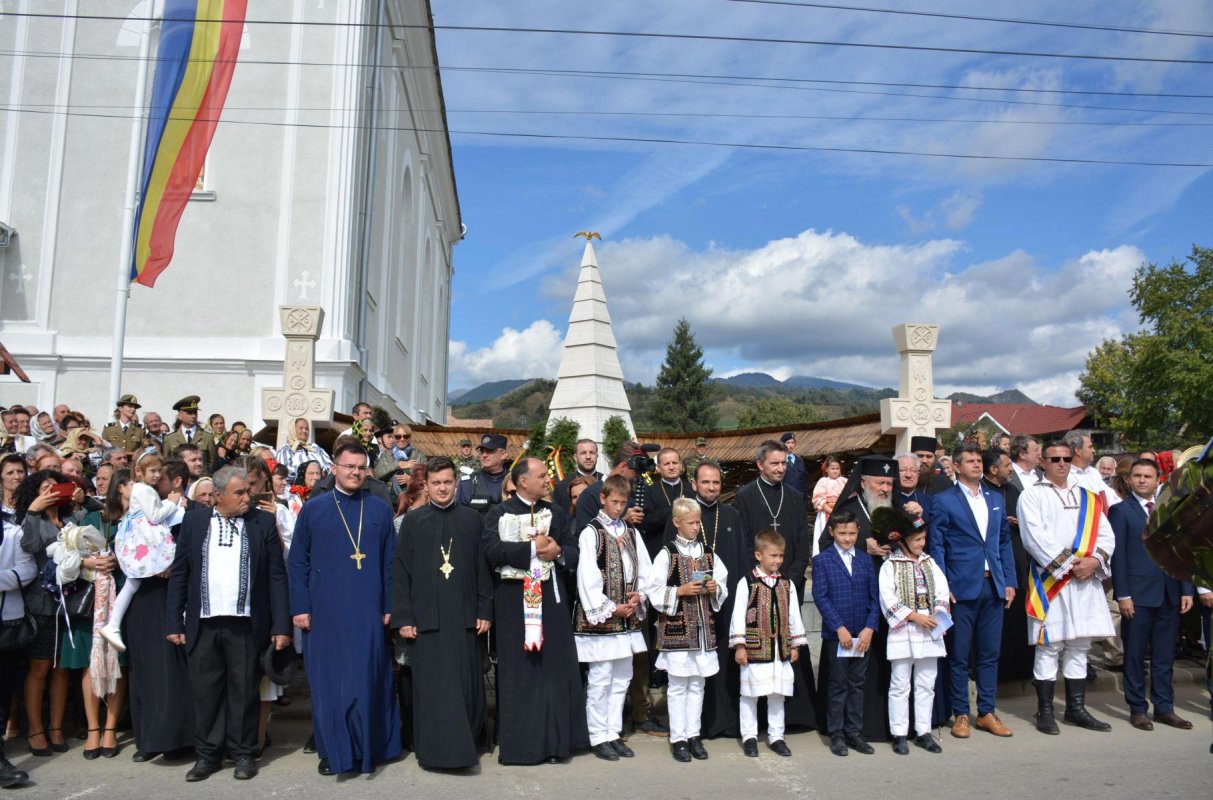 Slujiri arhierești în Duminica a 18-a după Rusalii 9881