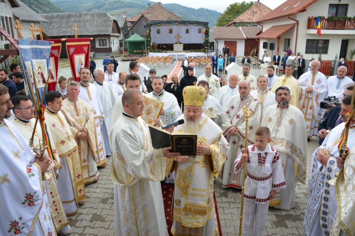 Slujiri arhierești în Duminica a 18-a după Rusalii 9883