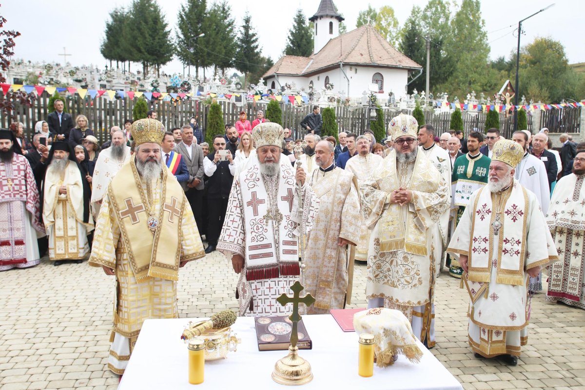 Slujiri arhierești în Duminica a 18-a după Rusalii 9884