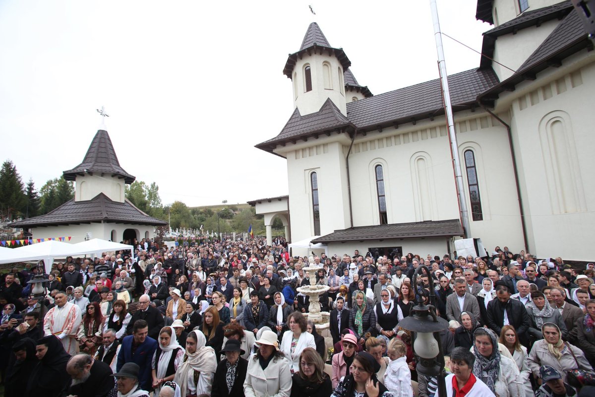 Slujiri arhierești în Duminica a 18-a după Rusalii 9885