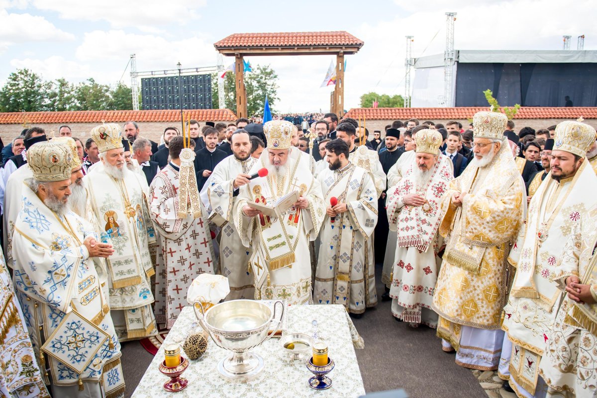 Biserica Mănăstirii Măxineni a fost sfințită 9797