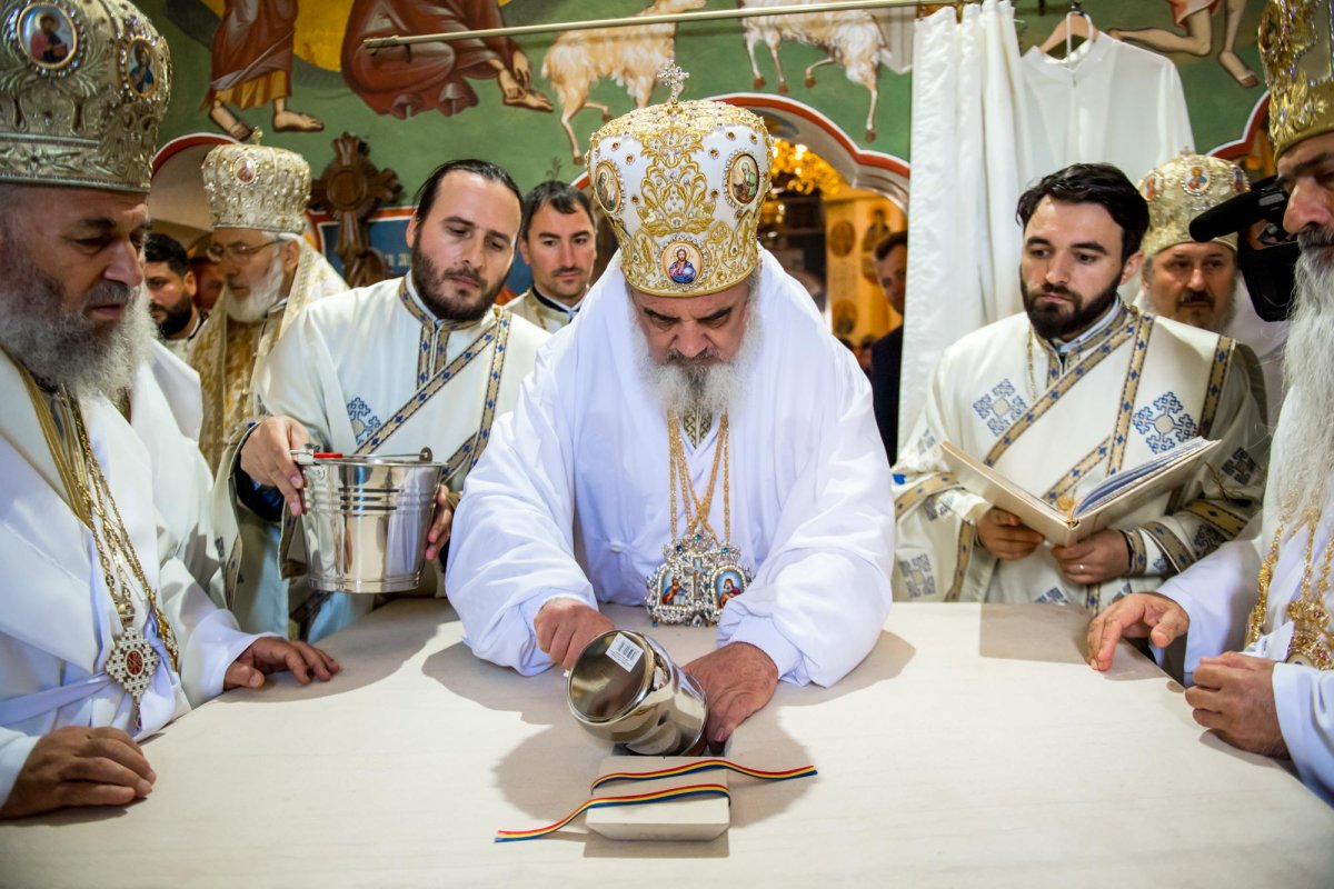 Biserica Mănăstirii Măxineni a fost sfințită 9799