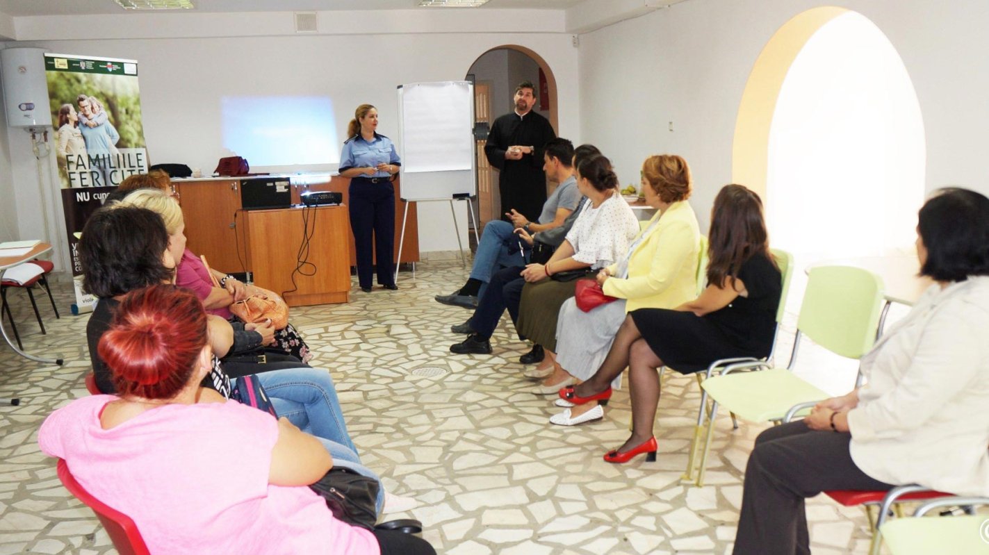 Proiectul „Familiile fericite nu cunosc violența!”, la Deva 9841