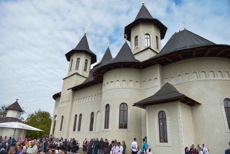 Sfințire de biserică în orașul Dondușeni 9813