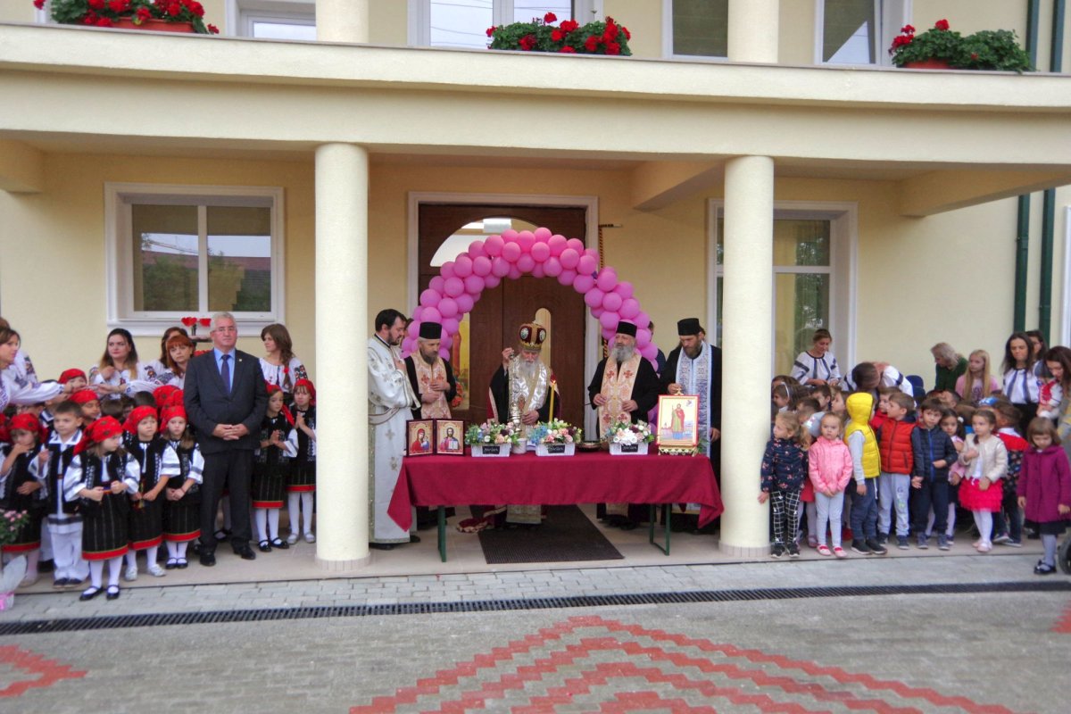 Sfinţirea noului sediu al Şcolii Primare „Sfântul Ioan cel Nou de la Suceava” 9778