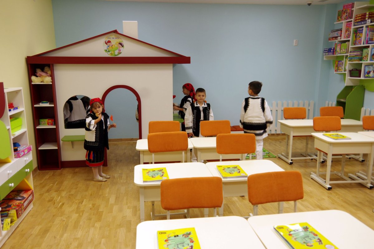 Sfinţirea noului sediu al Şcolii Primare „Sfântul Ioan cel Nou de la Suceava” 9784