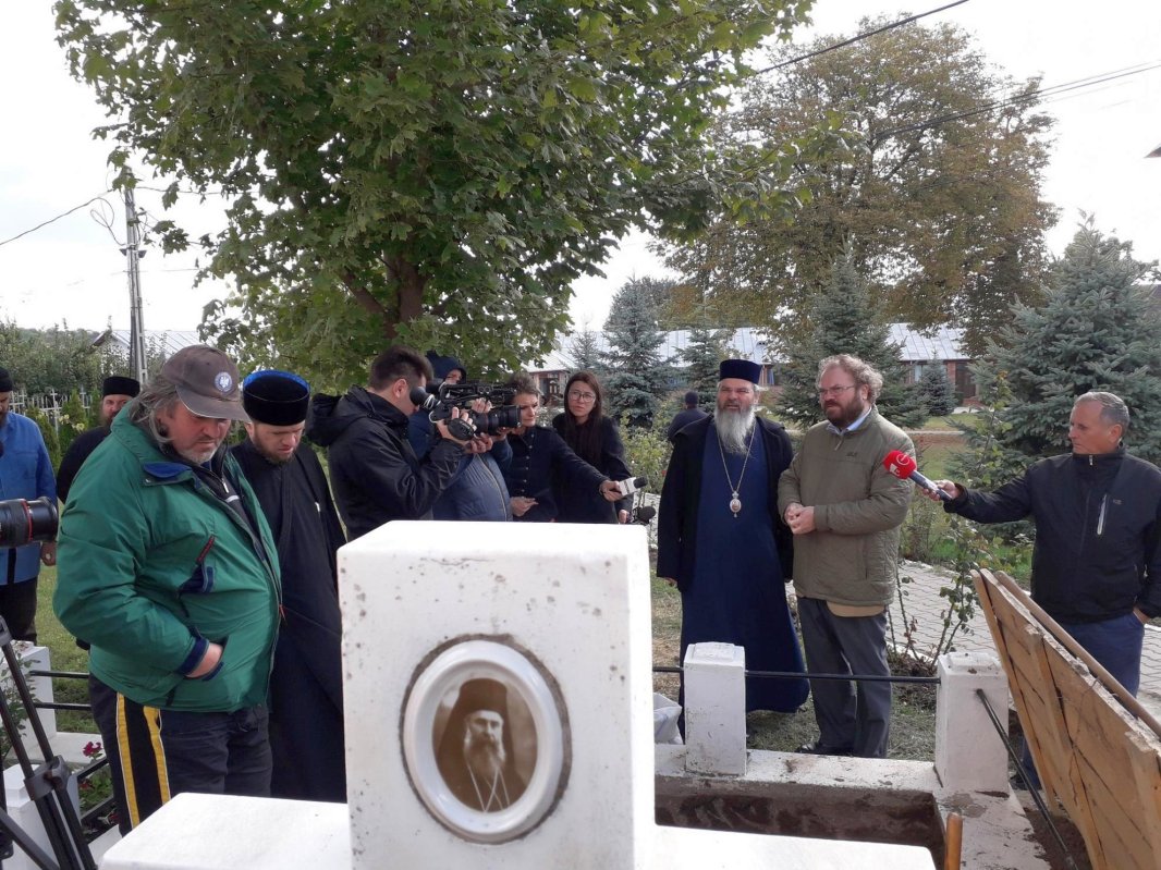 Episcopul Grigorie Leu al Huşilor a fost deshumat 9684
