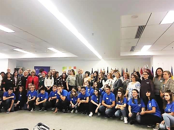 Liceul Ortodox „Episcop Roman Ciorogariu” din Oradea a primit titlul de Școală Ambasador a Parlamentului European 9705