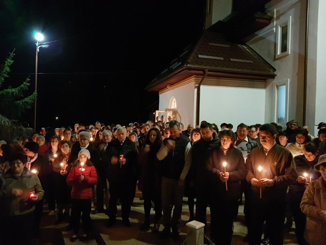 Popas la poarta dinspre cer a orașului 9760