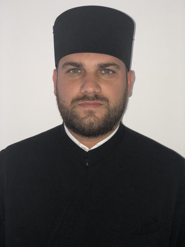 Popas la poarta dinspre cer a orașului 9768