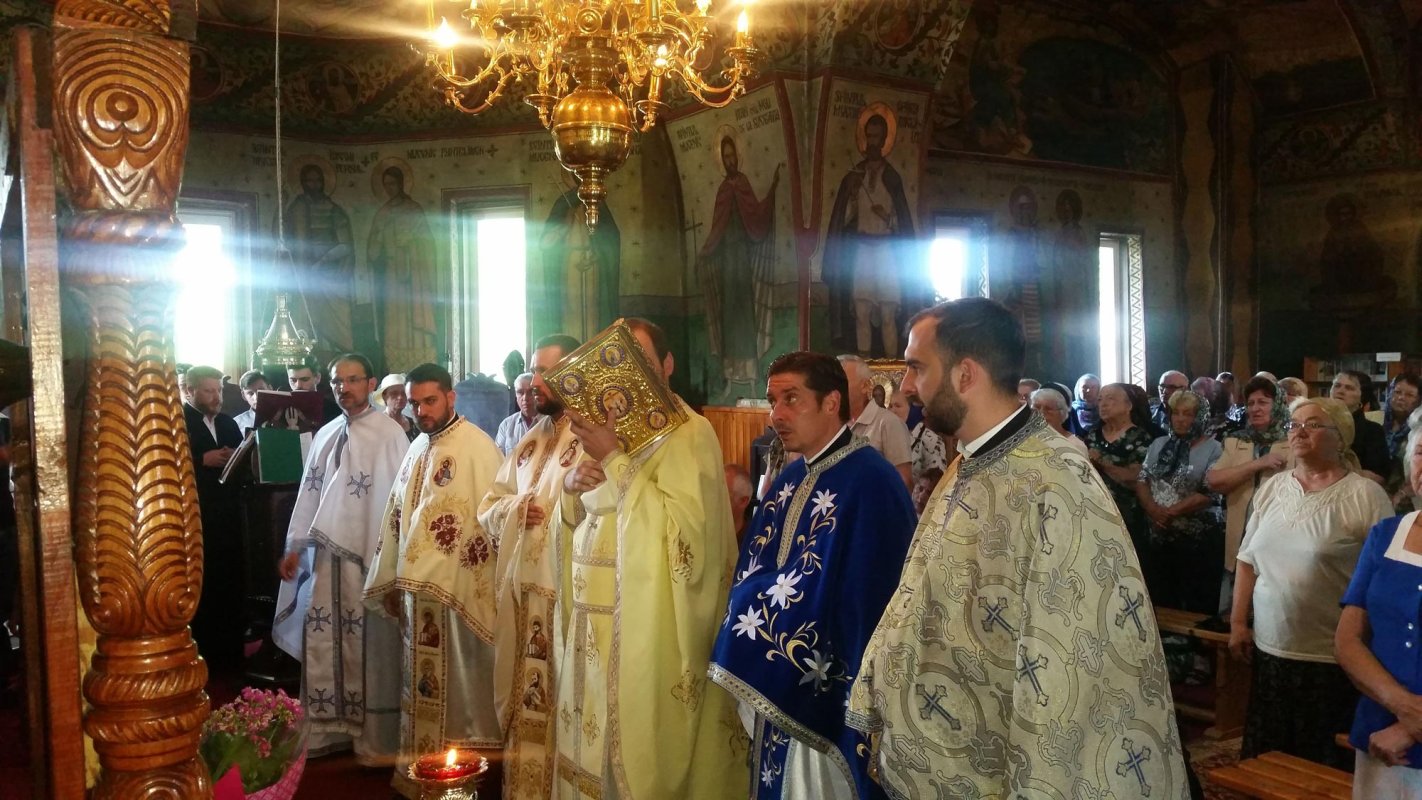 Popas la poarta dinspre cer a orașului 9774