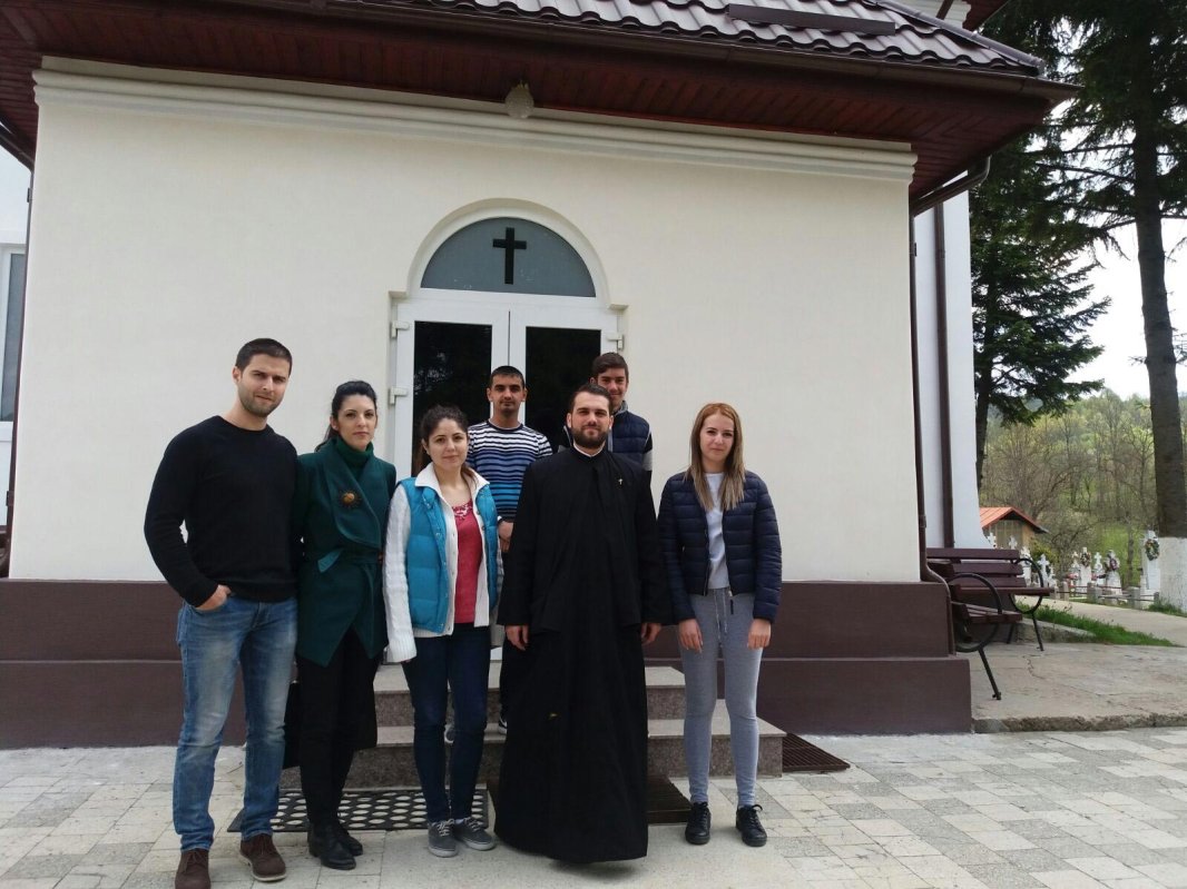 Popas la poarta dinspre cer a orașului 9775