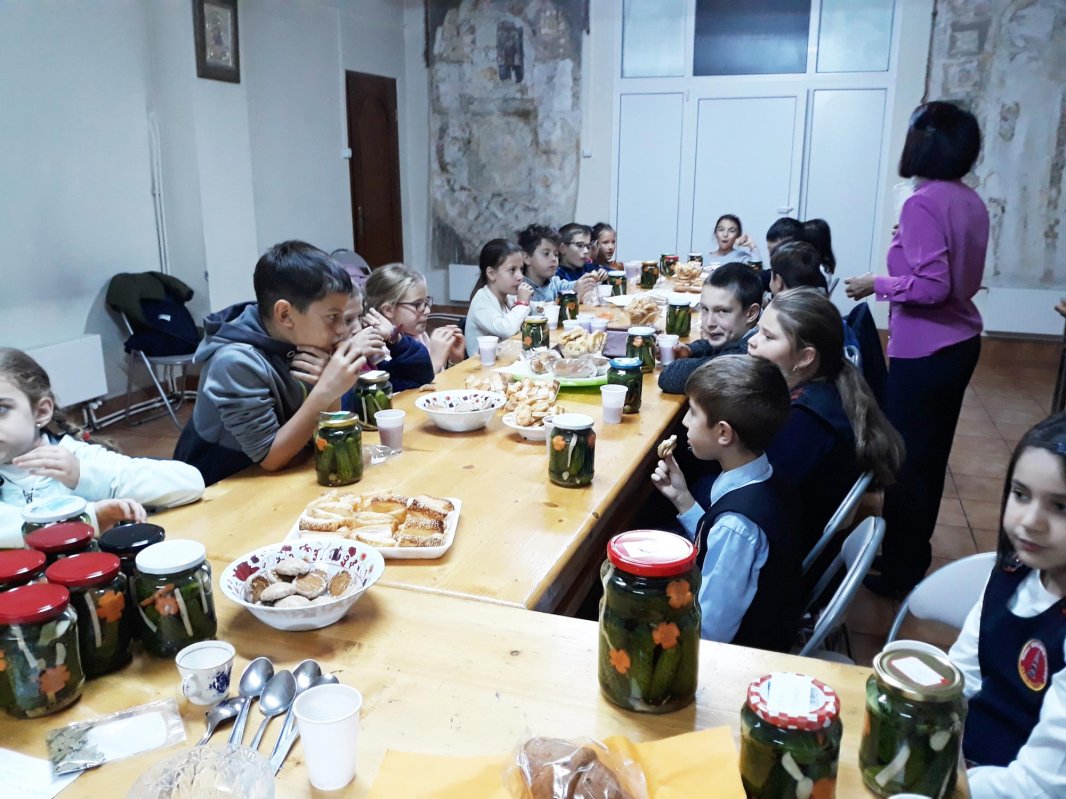 Atelier cu elevii, la parohia clujeană „Nașterea Domnului” 9644