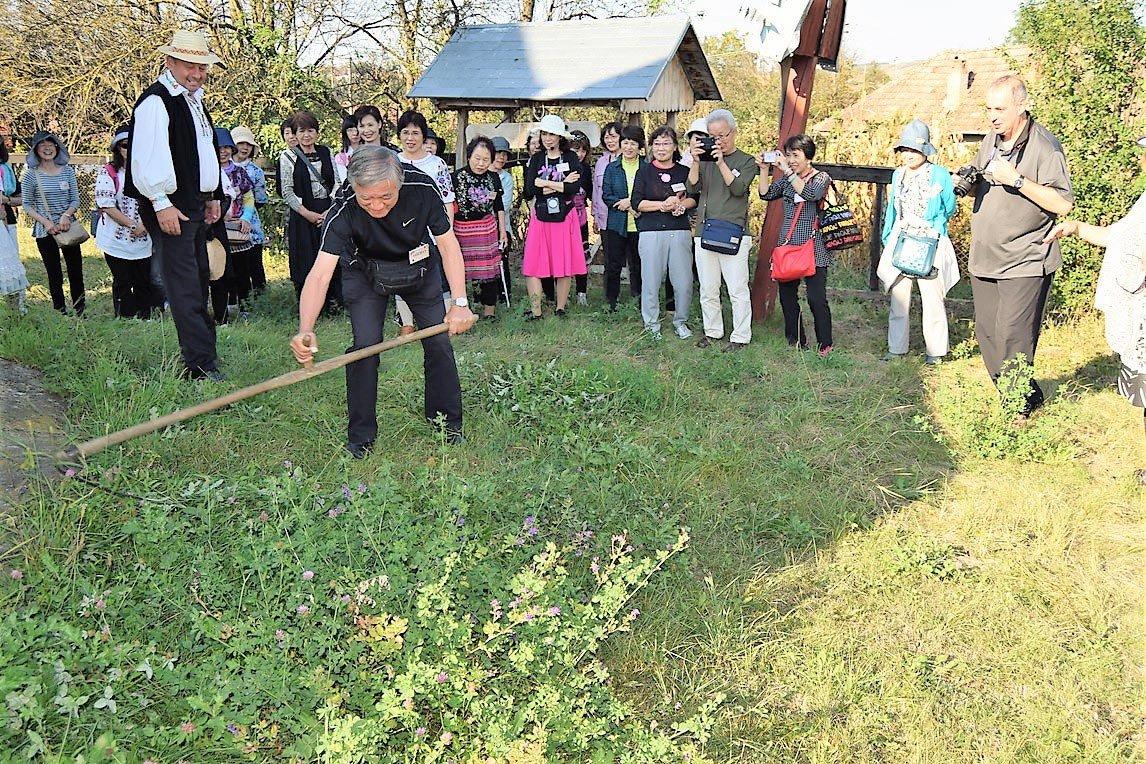 Turiști japonezi în Parohia Berchieșu, Protopopiatul Turda 9637