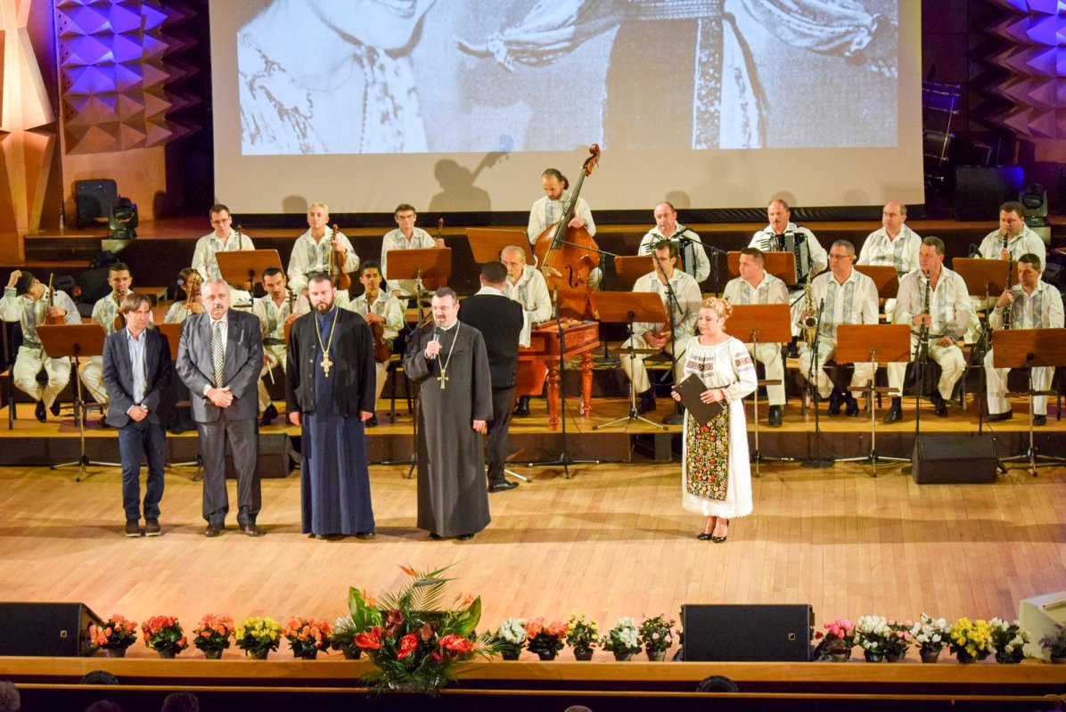 Spectacol folcloric dedicat Centenarului 9559