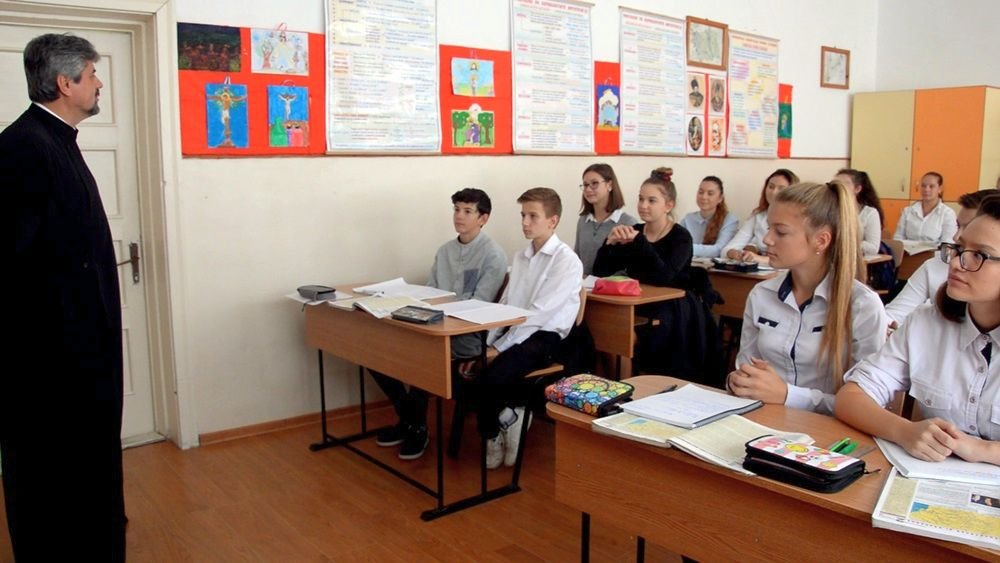 Parteneriat Biserică - Şcoală în Protopopiatul Moineşti 9440