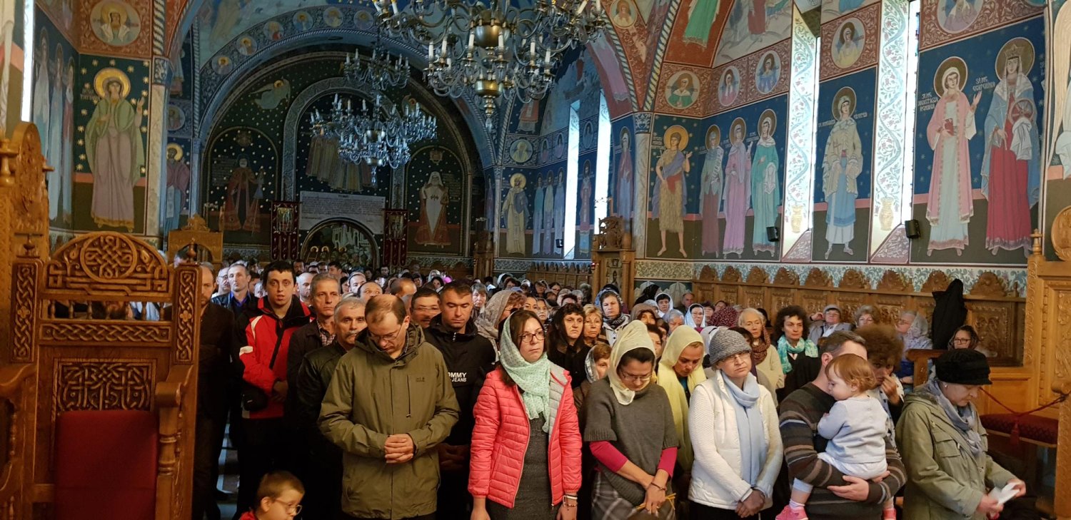 Slujiri arhierești în Duminica a 19-a după Rusalii 9410