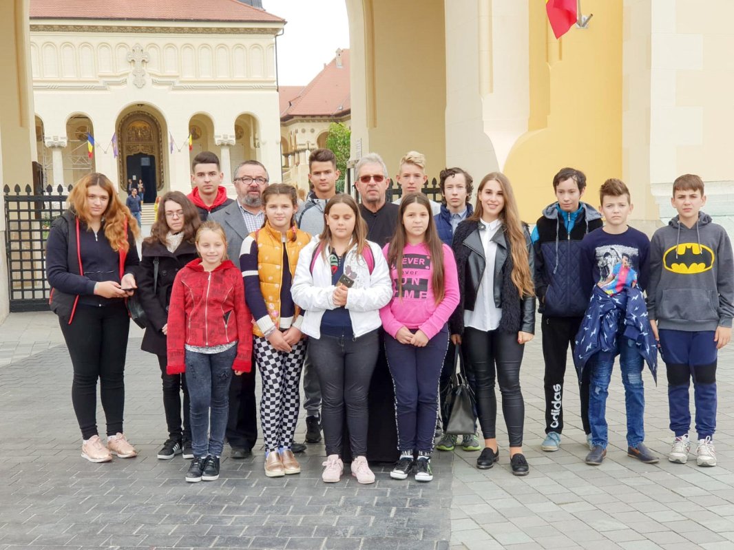 Elevii din Gurahonț, pelerini la Alba Iulia 9335