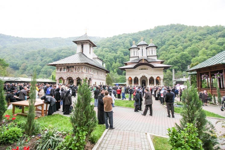 Hramul Icoanei „Maica Domnului - Grabnic ajutătoare” din Lainici 9322