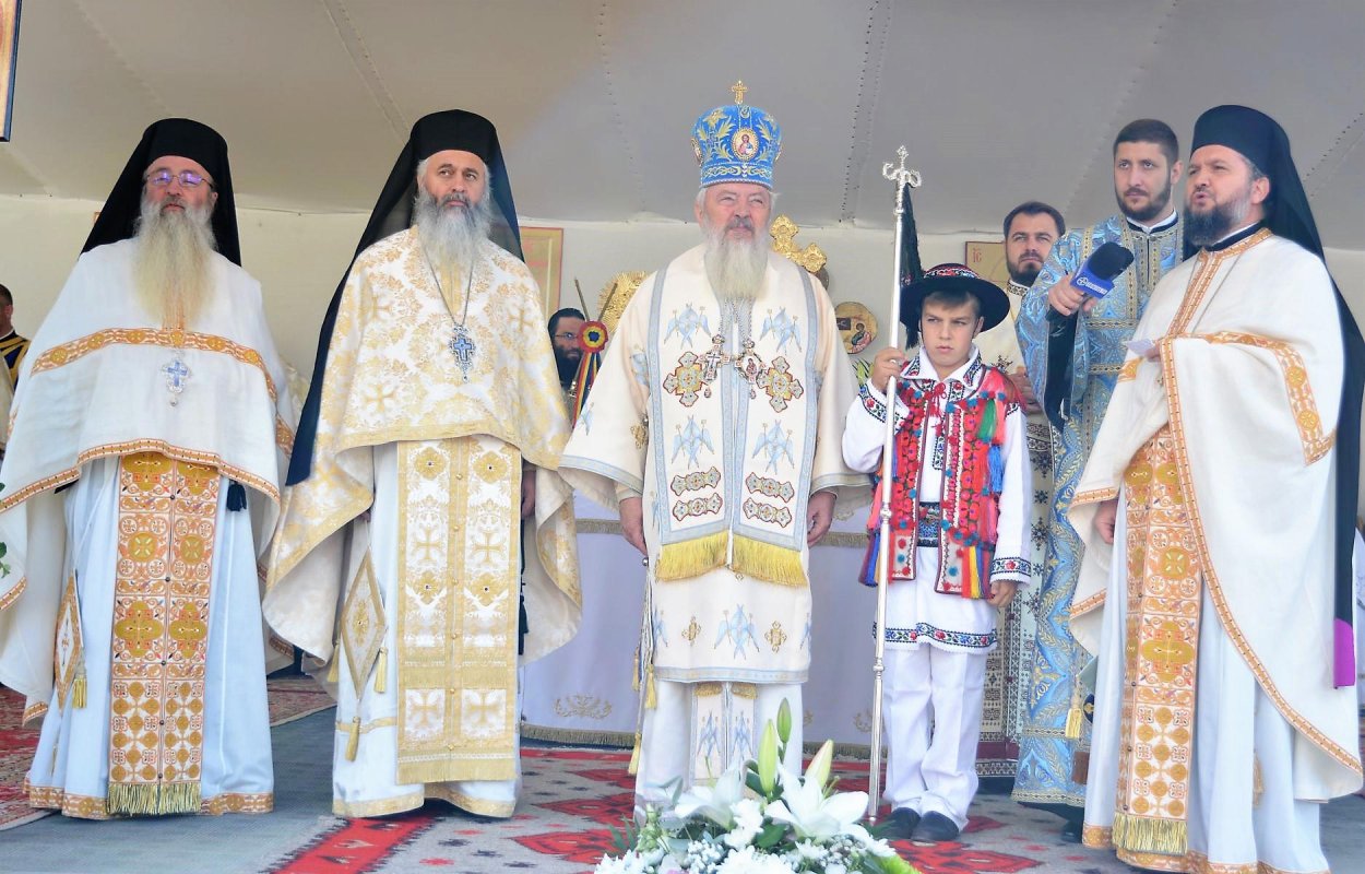 Hramuri la sărbătoarea Acoperământul Maicii Domnului 9304