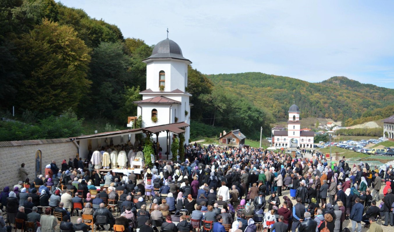 Hramuri la sărbătoarea Acoperământul Maicii Domnului 9305