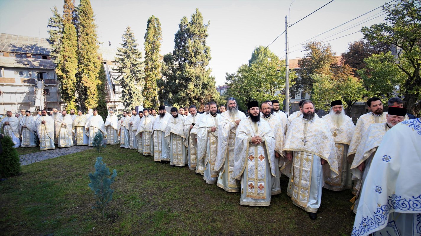 Hramuri la sărbătoarea Acoperământul Maicii Domnului 9307