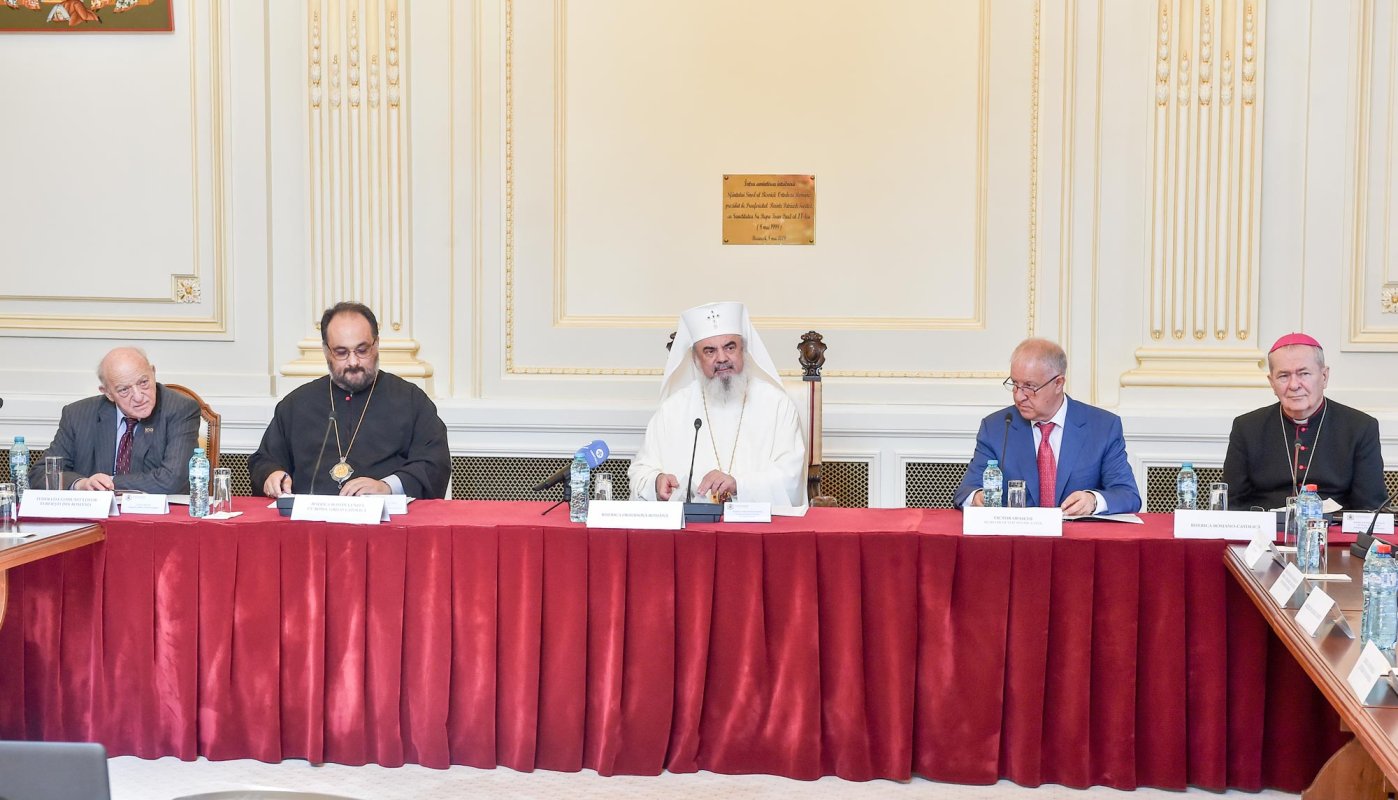 Ședință de lucru în Sala Conventus a Palatului Patriarhiei 9339