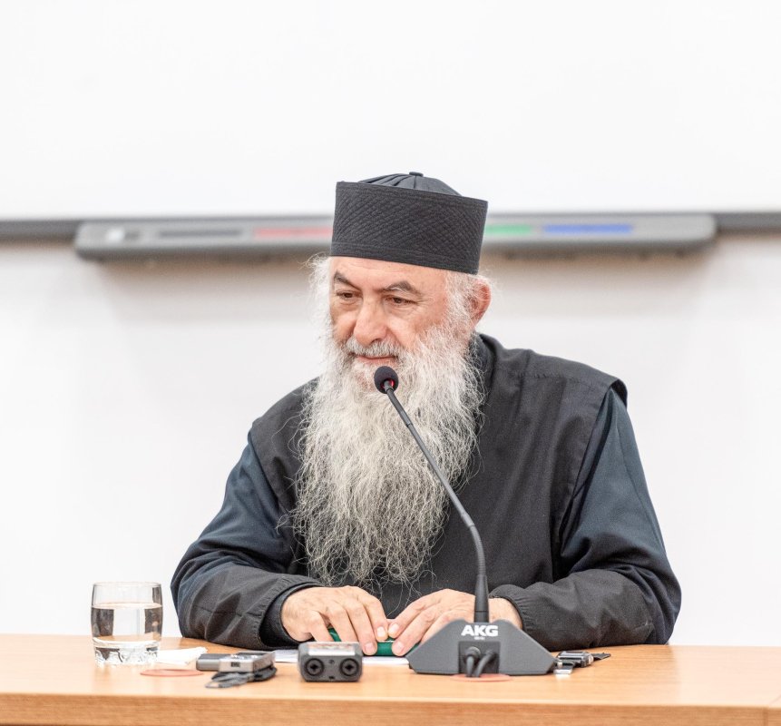 Conferință cu tema „Preoția împărătească” 9260