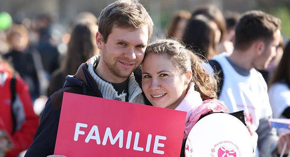 Dincolo de cotidianul proiectat în derizoriu 9278