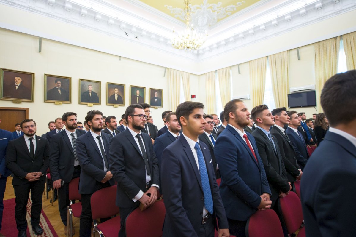 „Fiind împreună, puteţi să păstraţi o atitudine corespunzătoare” 9225