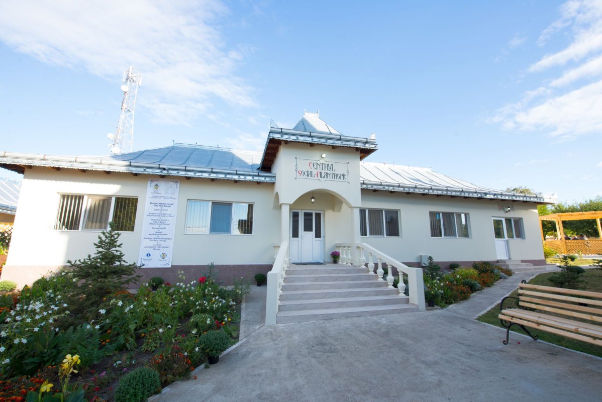 Ansamblu parohial impresionant sfinţit ieri la Belceşti 9156