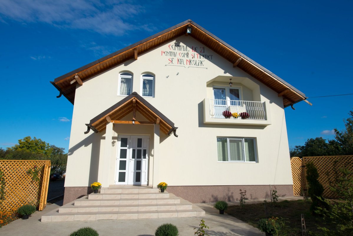 Ansamblu parohial impresionant sfinţit ieri la Belceşti 9157