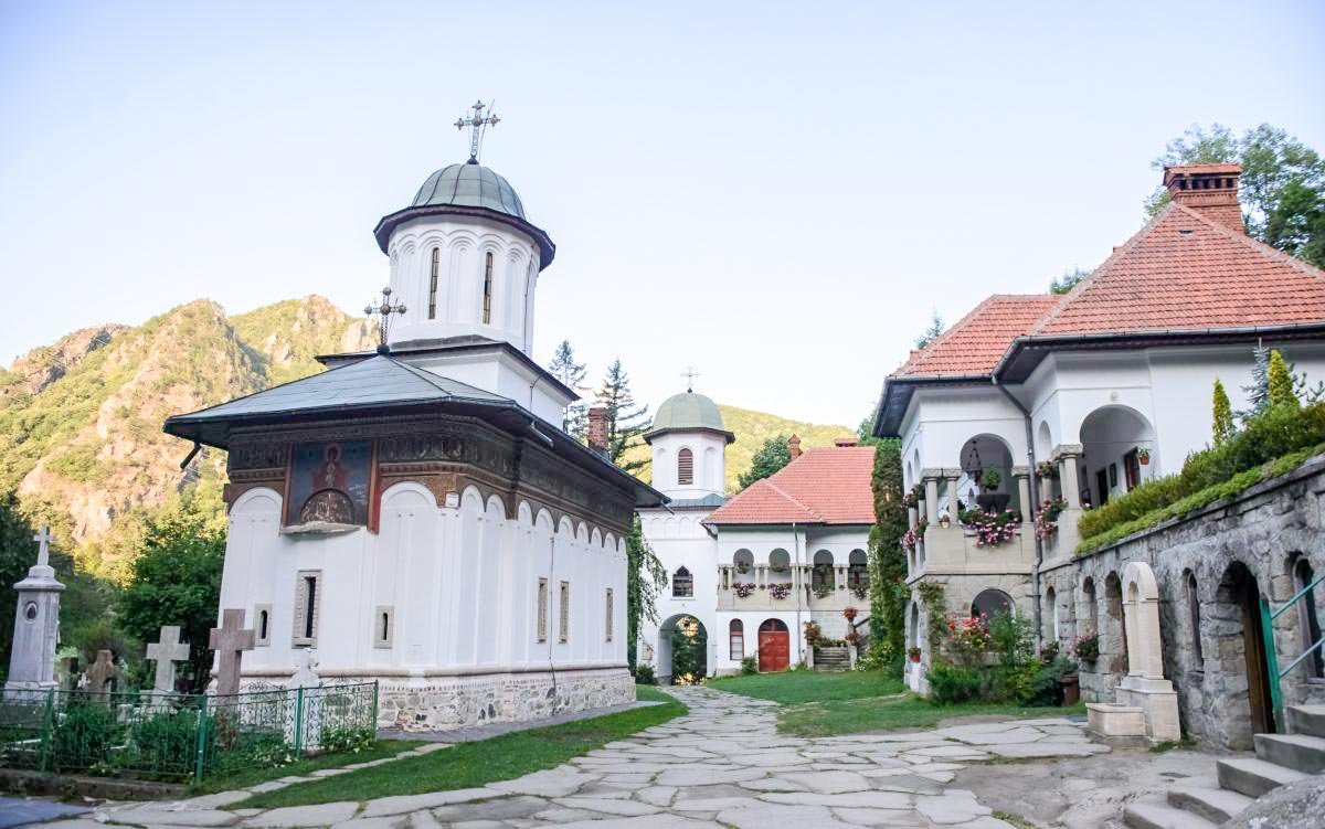 Sfinţii Daniil și Misail, repere de viață spirituală 9086