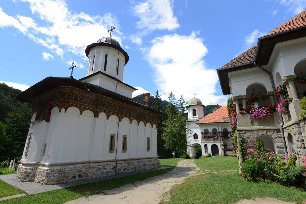 Sfinţii Daniil și Misail, repere de viață spirituală 9091