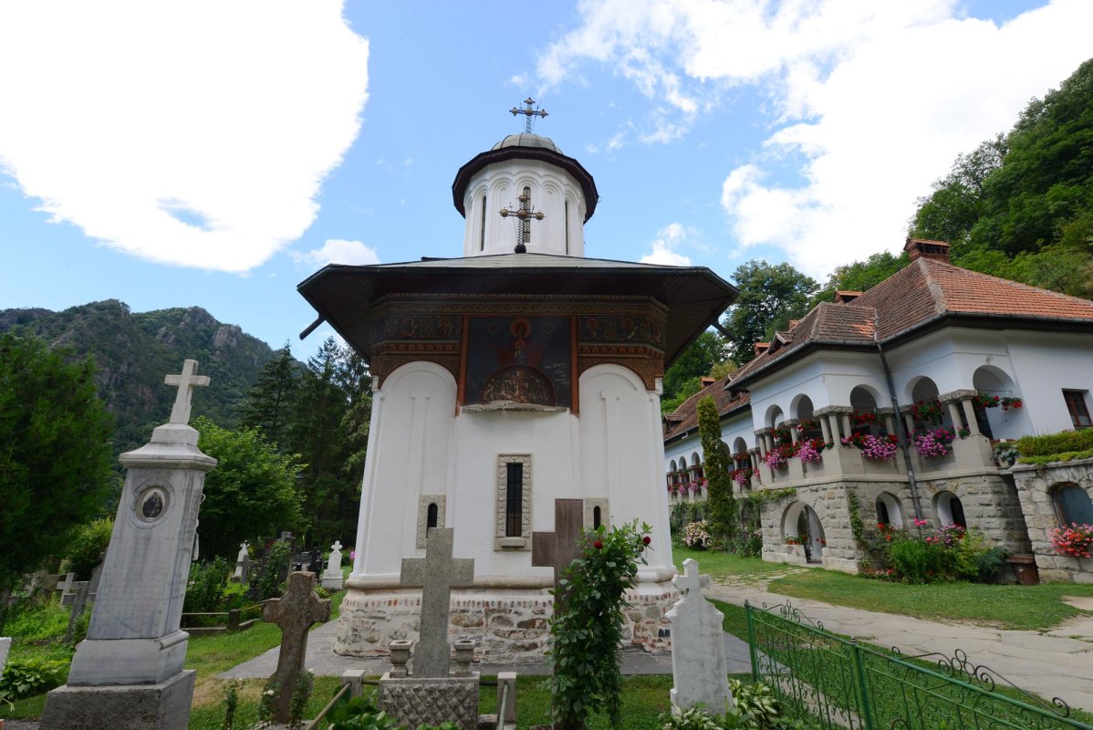 Sfinţii Daniil și Misail, repere de viață spirituală 9099