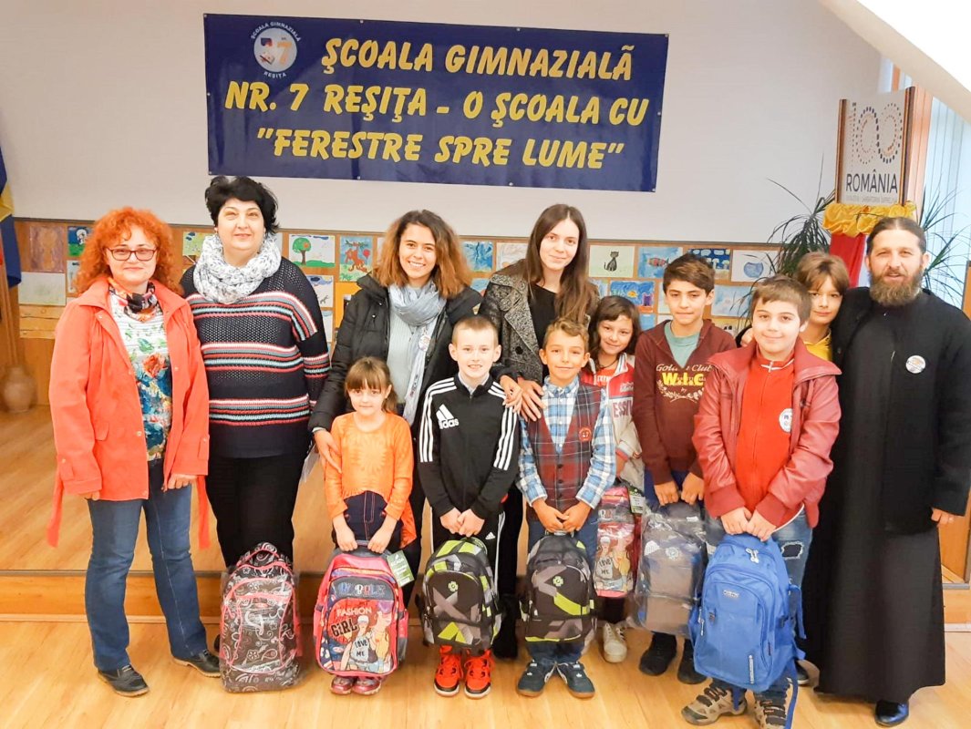 Campania „Ghiozdane cu bucurii” la Reșița 8976