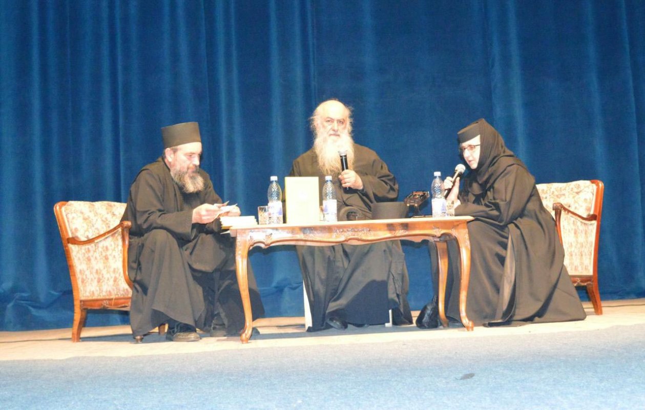 Conferința arhimandritului Zaharia Zaharou la Alba Iulia 9015