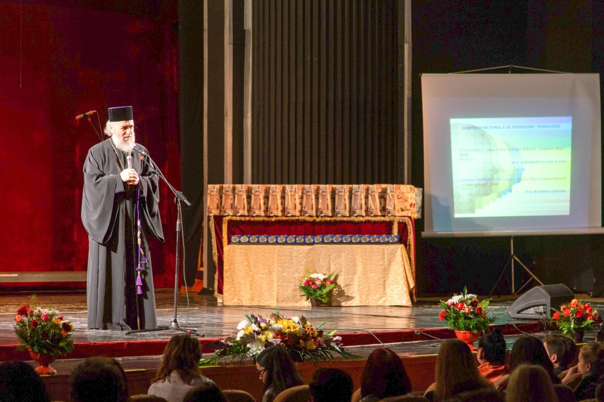 Gală de excelenţă pentru elevii şi profesorii gălăţeni 8980