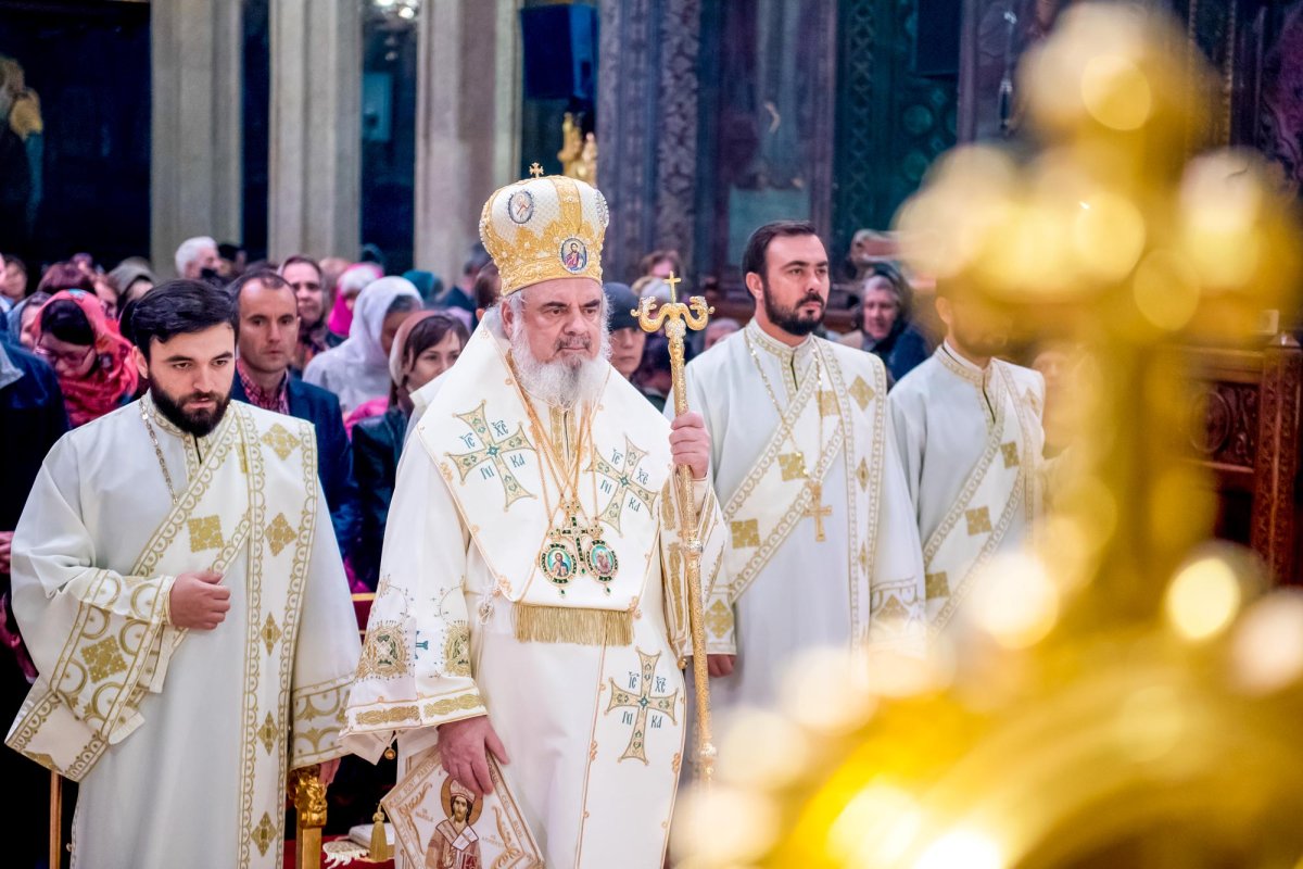 Hristos aduce bucuria învierii în locul suferinței îndoliate 8973