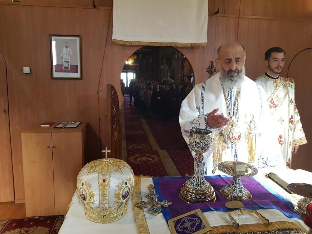 Slujiri arhiereşti în Duminica a 20-a după Rusalii 8898