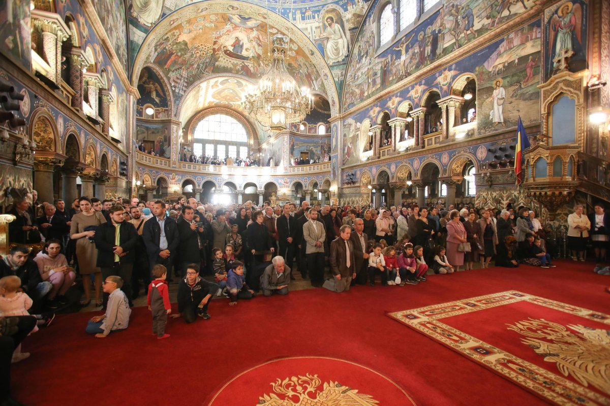 Slujiri arhiereşti în Duminica a 20-a după Rusalii 8901