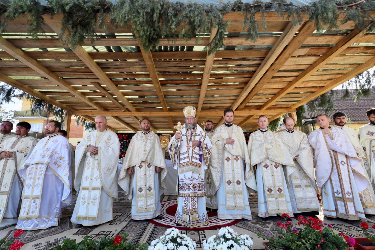 Slujiri arhiereşti în Duminica a 20-a după Rusalii 8903
