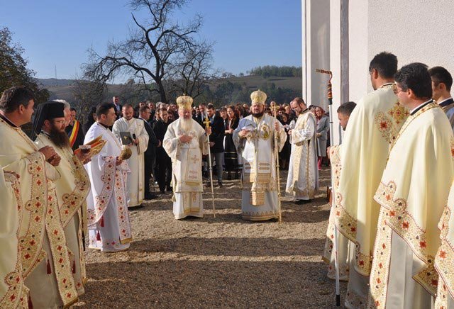 Slujiri arhiereşti în Duminica a 20-a după Rusalii 8906