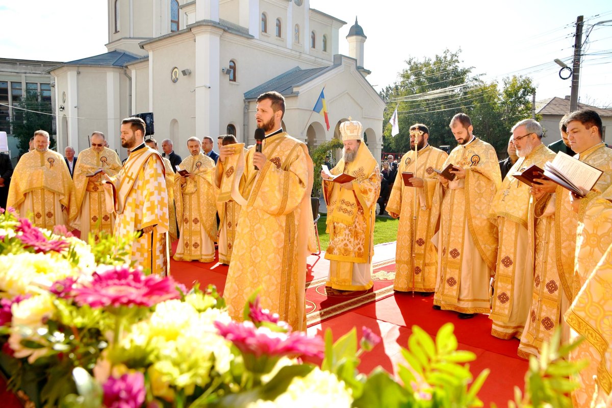 Târnosirea bisericii Parohiei Măgurele 8936