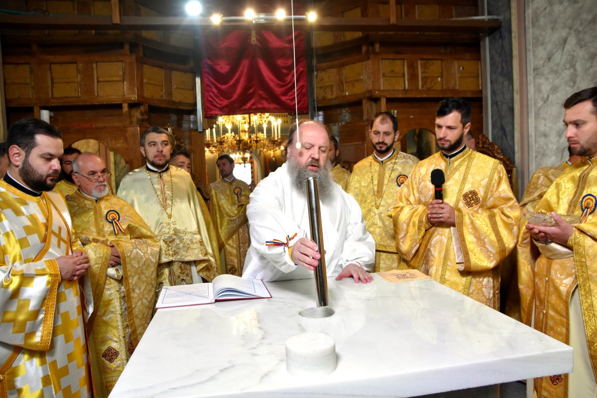 Târnosirea bisericii Parohiei Măgurele 8938