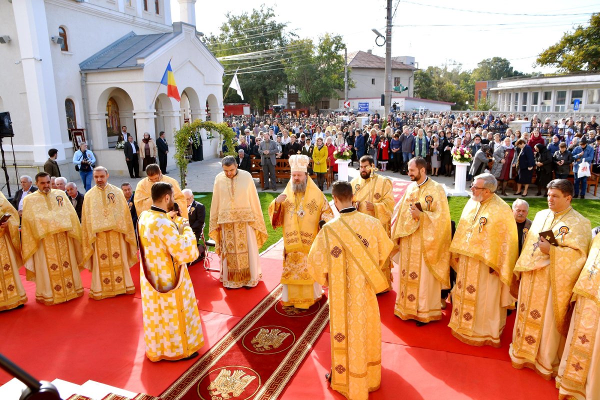 Târnosirea bisericii Parohiei Măgurele 8941