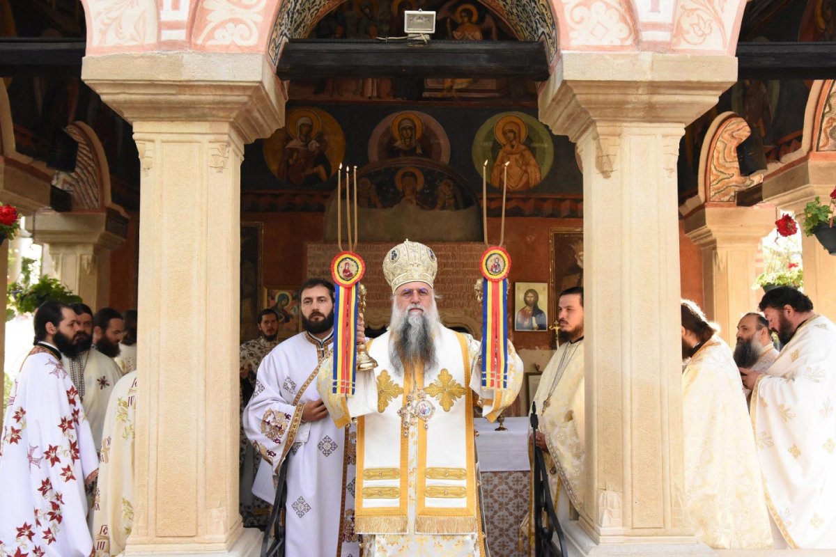 Cinstirea icoanei Maicii Domnului de la Dintr-un Lemn 8844