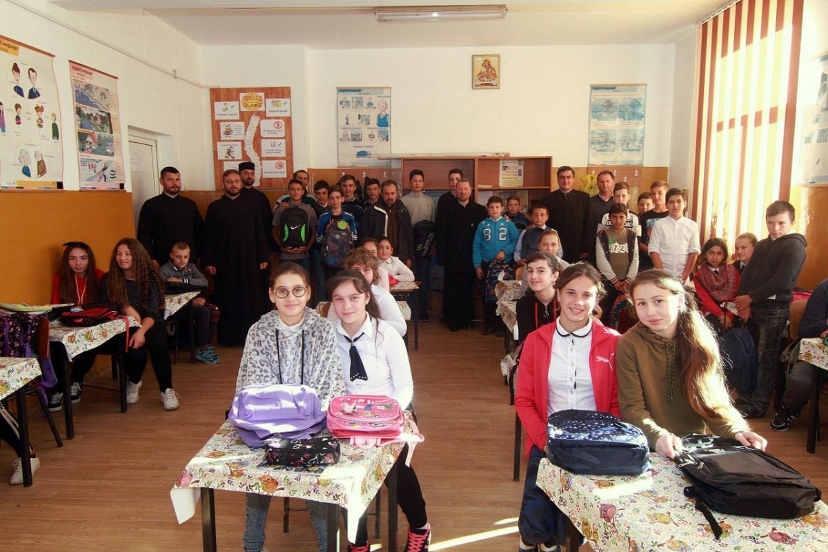 Acțiunea social-filantropică „Ghiozdanul meu”, în Argeș 8790