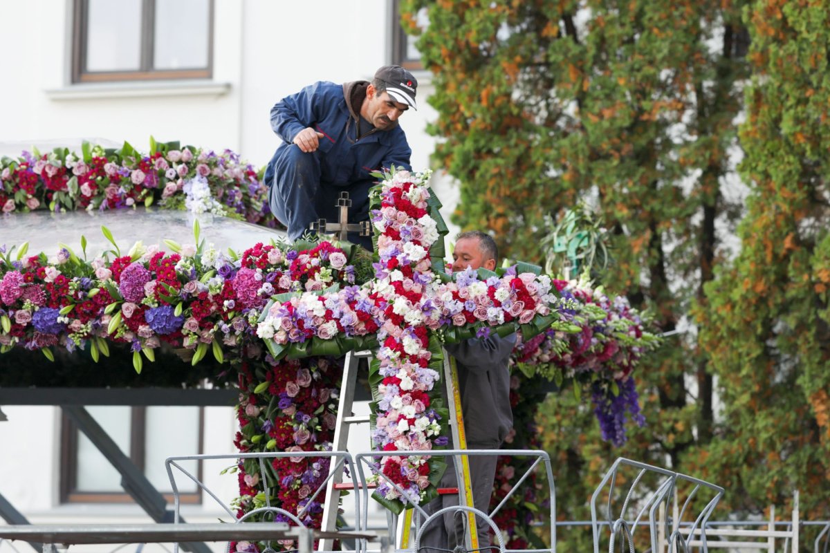 Flori şi bucurie la baldachinul Sfintei Cuvioase Parascheva 8734