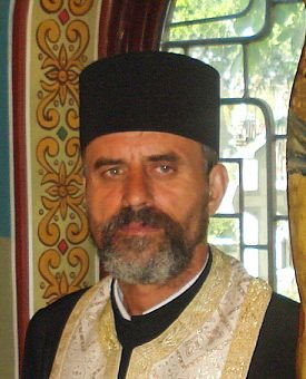 Peste 1.000 de persoane l-au condus pe părintele Vasile Cojocariu pe ultimul drum 8740